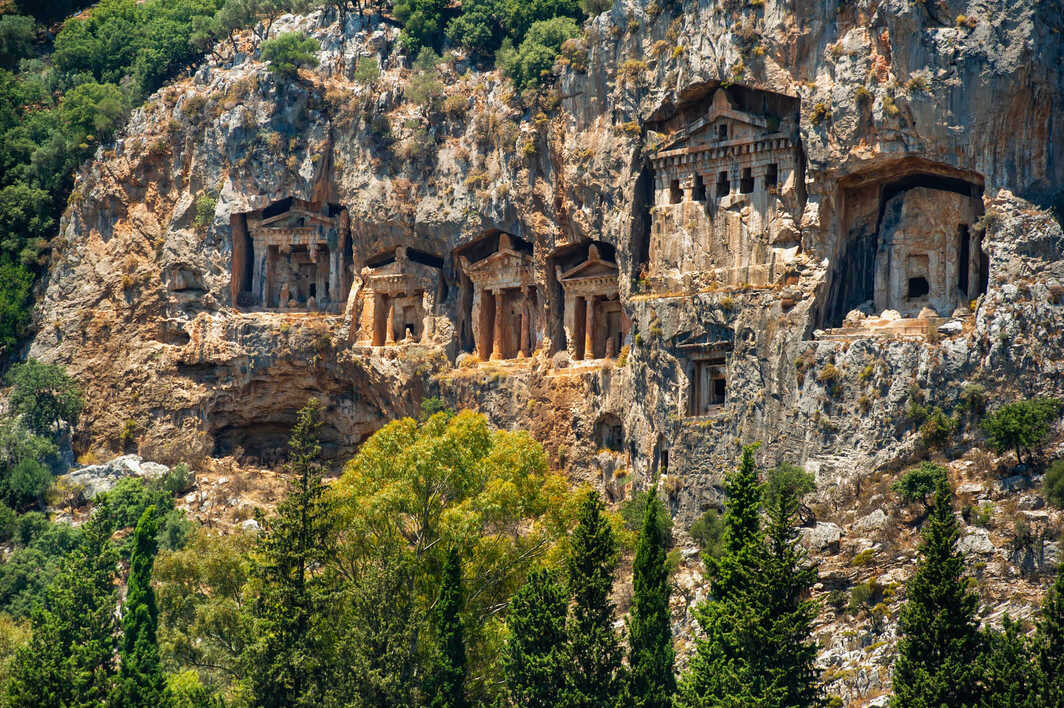Статья, рассматривающая долгую историю и богатую, разнообразную культуру Турции