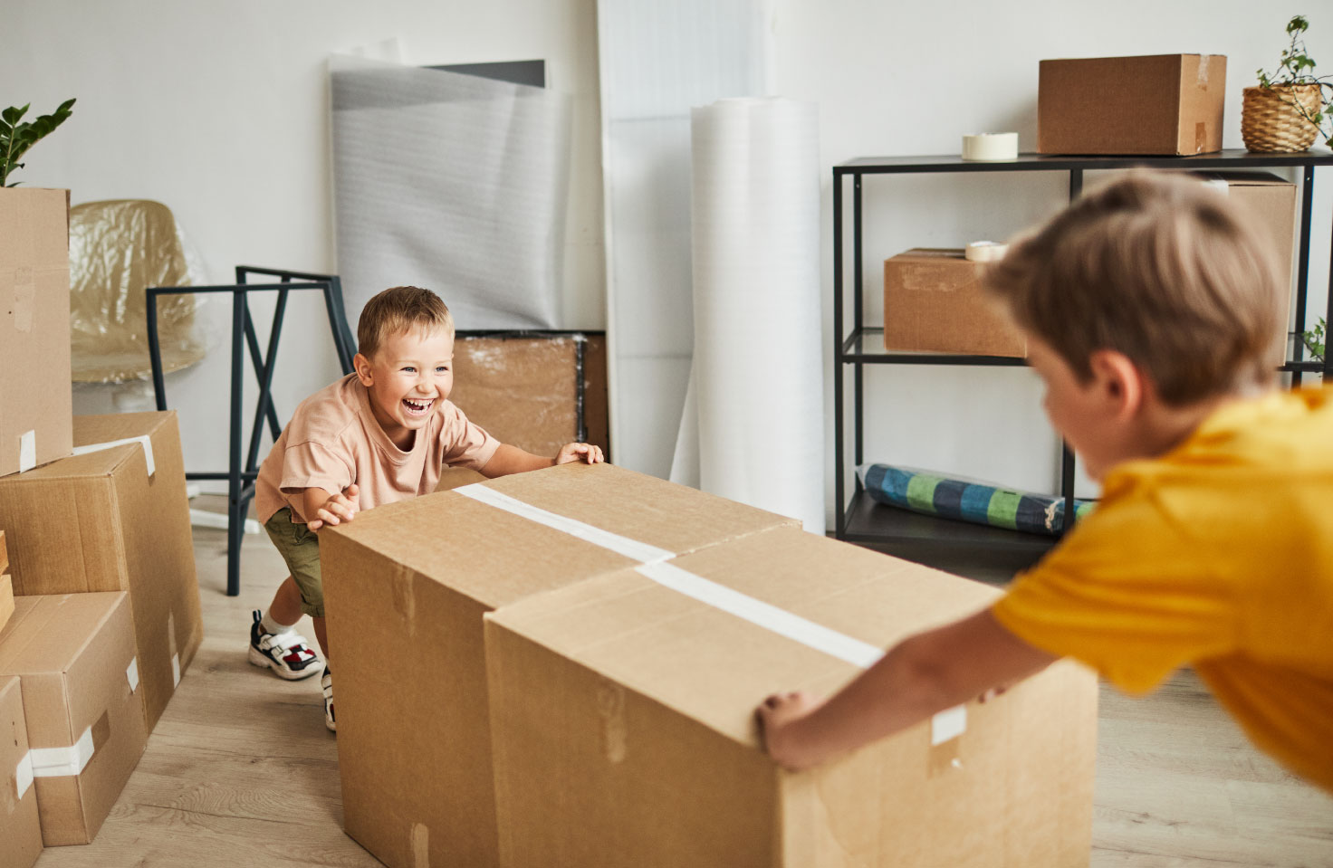 Подходящая площадь недвижимости для семьи из 4 человек может варьироваться в зависимости от множества факторов, таких как образ жизни семьи, предпочтения и потребности. Однако есть некоторые общие рекомендации, которые могут 